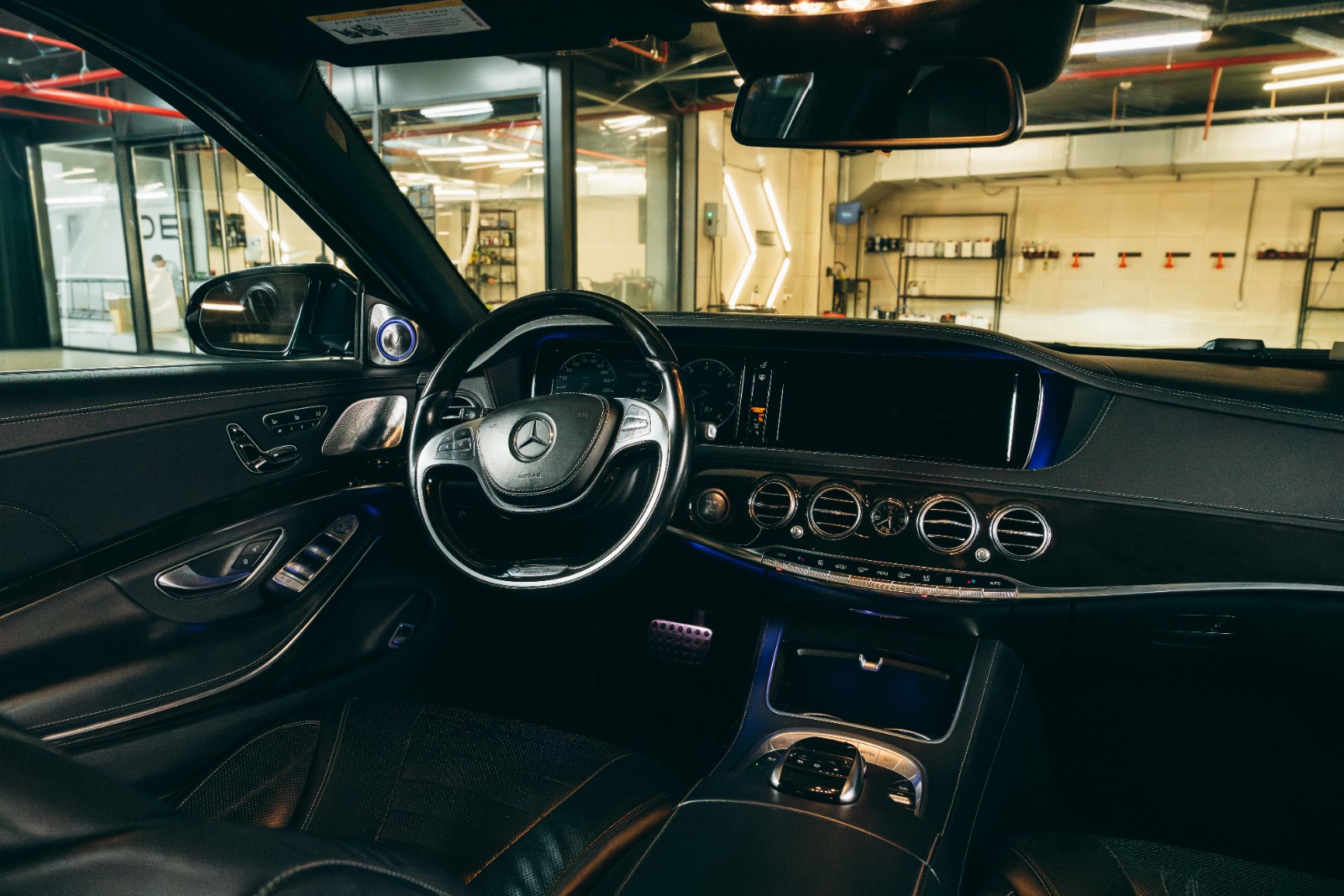 Mercedes-Benz S 550 thumbnail 4