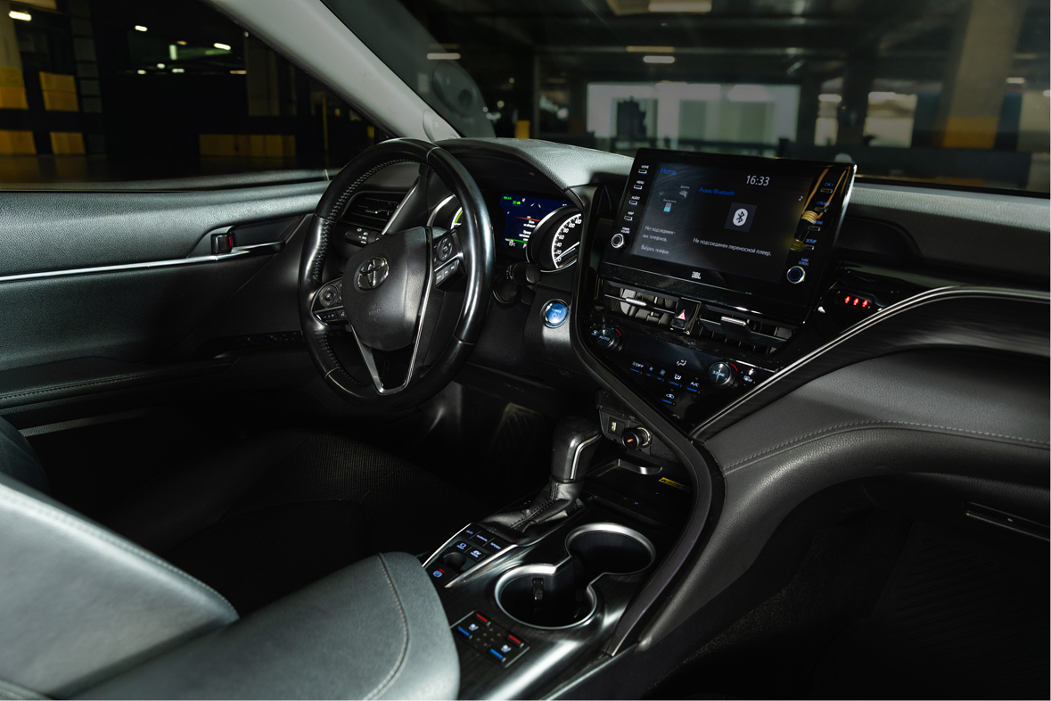 Toyota Camry  thumbnail 3