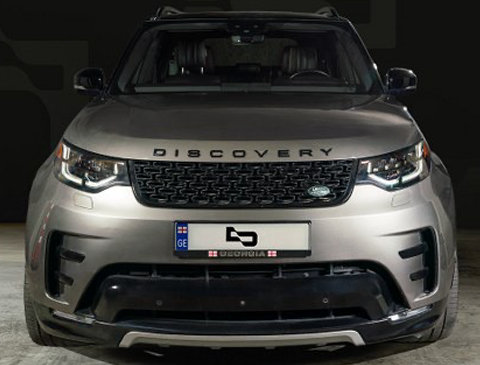 Silver Range Rover Discovery